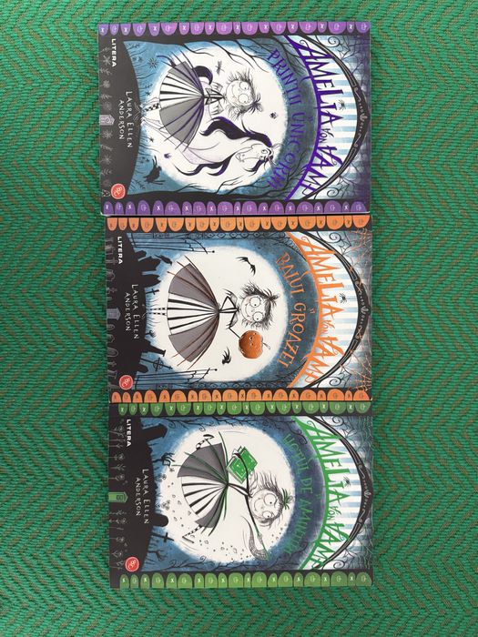 Vand carti adolescenti la jumatate de pret