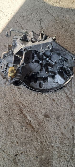 Продавам скоростна кутия за пежо,ситроен 1.6 бензин