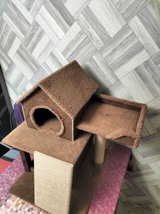 Домик для кошек с лотком для туалета