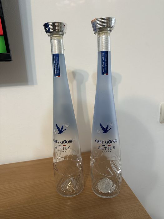 3 sticle Grey Goose Altius 700 m – goale – colecție/decor