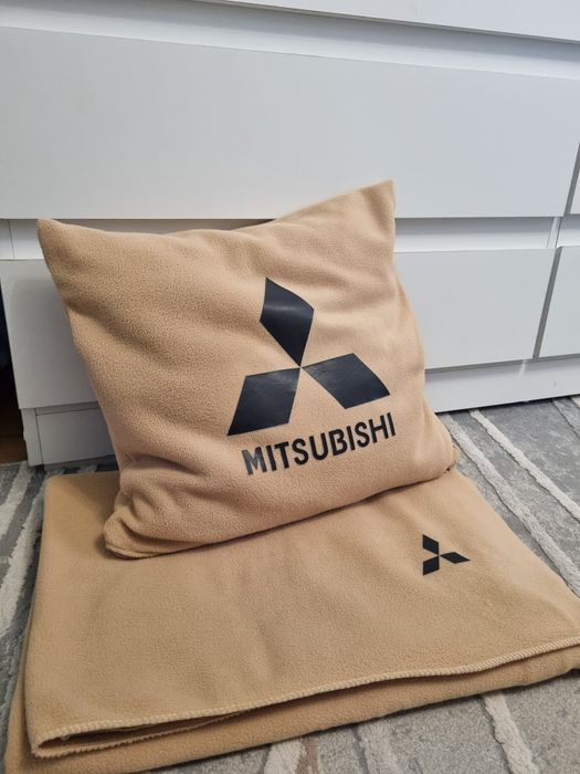 Подушка и плед в машину