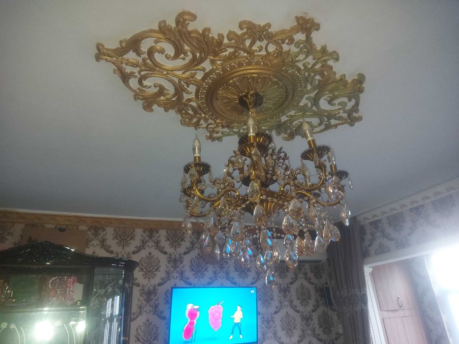 Люстра для гостинной (зала)