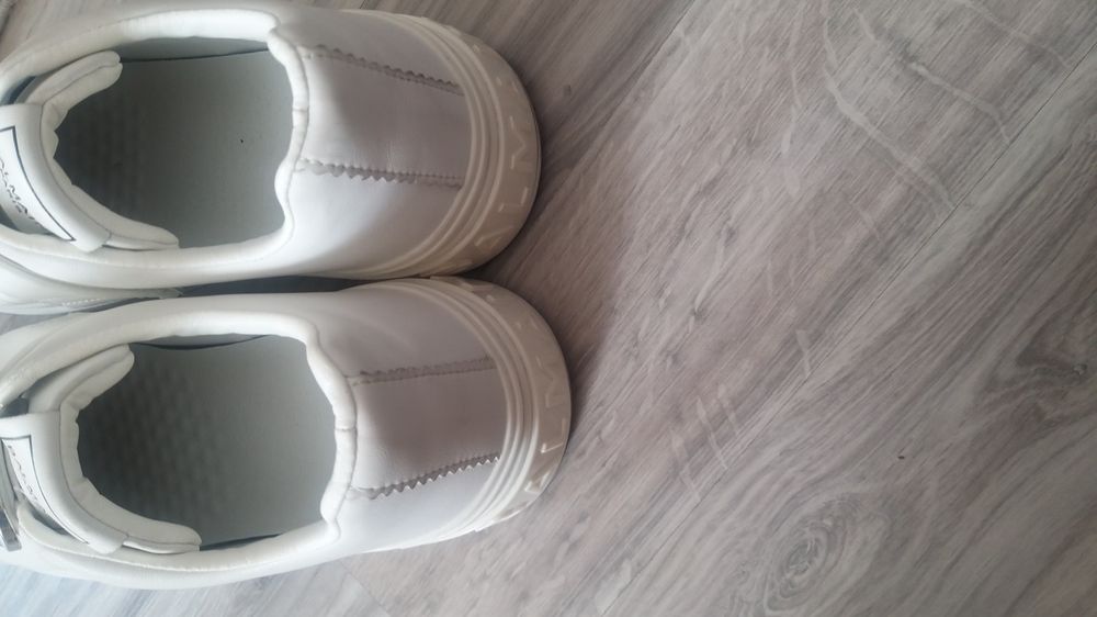 Женская  спортивная обувь