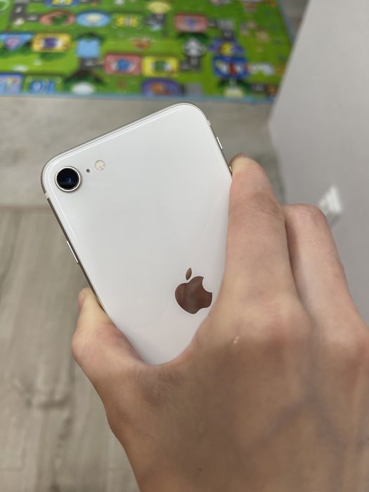 Продам iphone se 64 gb