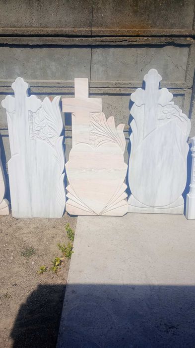Cruci de marmura