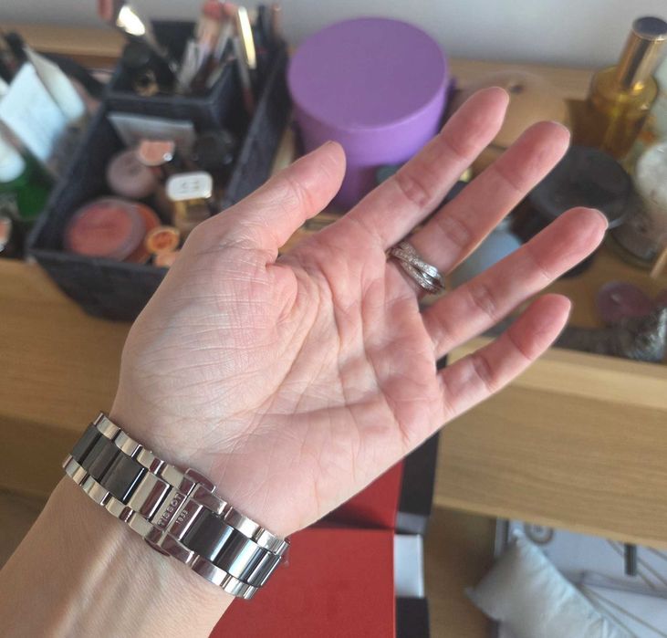 Vand doua ceasuri Tissot Cera T-Lady alb şi negru