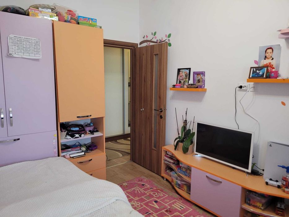 PF Vand apartament 3 camere de vanzare +boxa Pacurari (Alpha Bank)