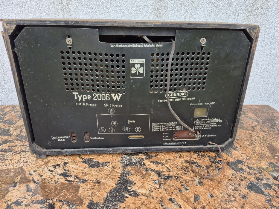 Radio cu lampi marca Grunding model 2006