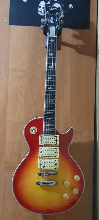 Гитару Gibson les paul custom ace frehley