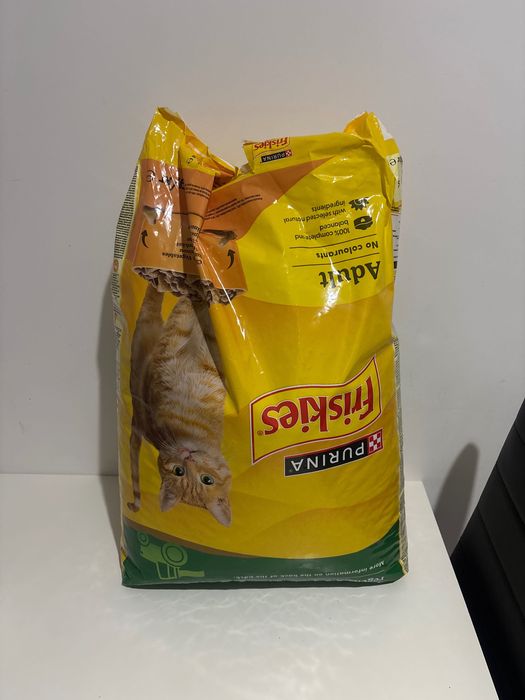 Hrană pisici Friskies Indoor 10 kg – aproape nou