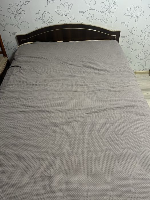 Кровать с матрасом