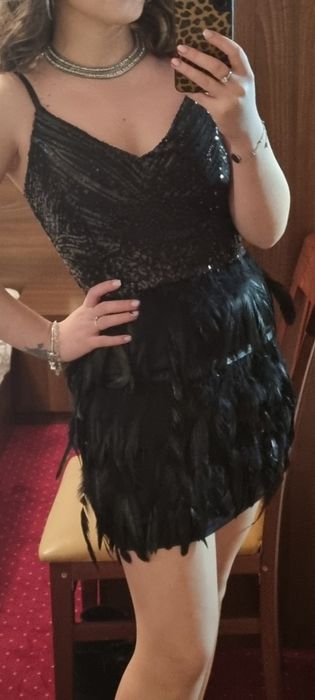 Rochita eleganta cu pene