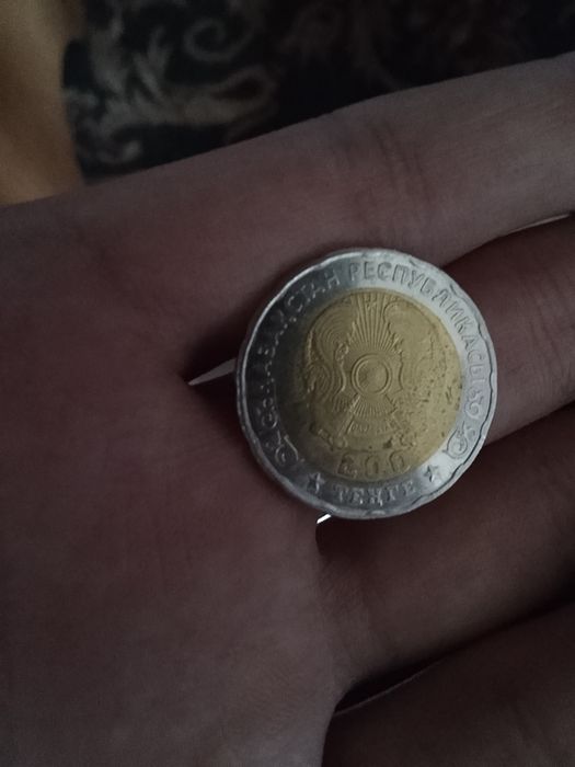 Продаю монету на 80леь