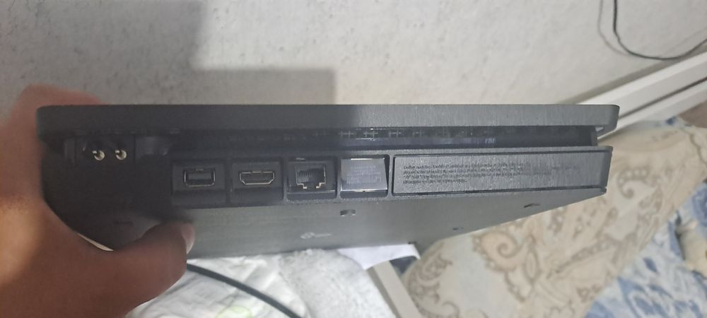 Продам PS4 Slim 1 TB