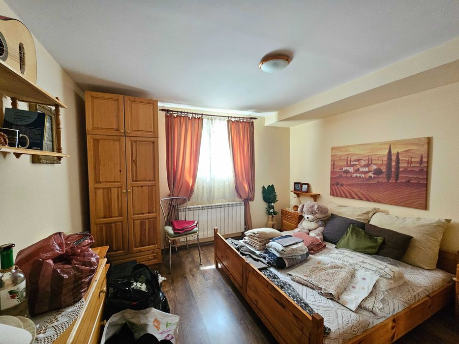 Голяма семейна къща с 5 спални в гр.Банкя