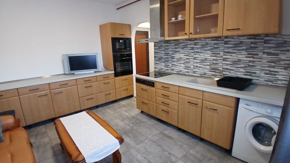 Inchiriez apartament