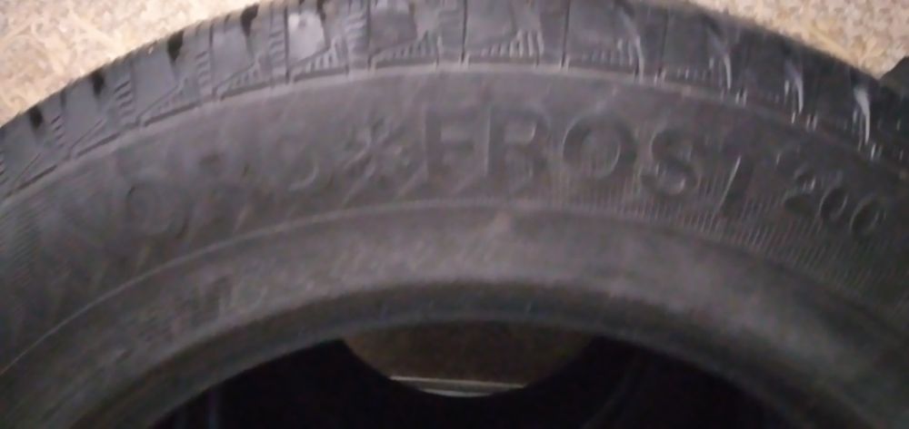 Продаю шипованные зимние шины