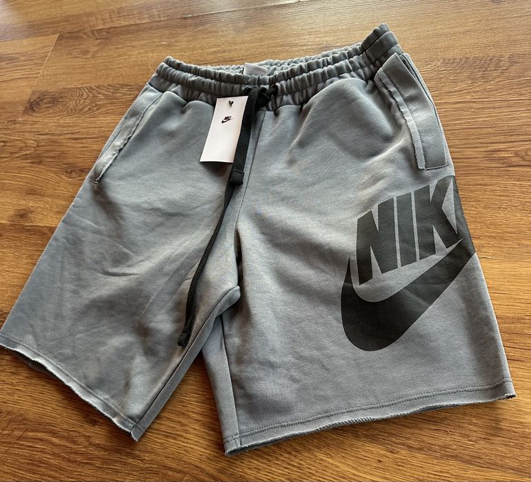 Мъжки,памучни,сиви къси панталонки Nike със страничен надпис