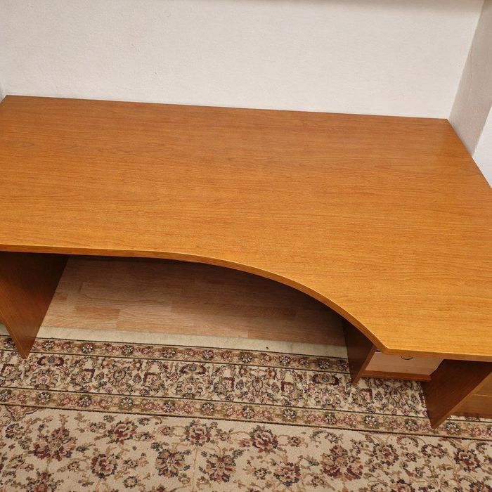 Стол письменный с тумбой