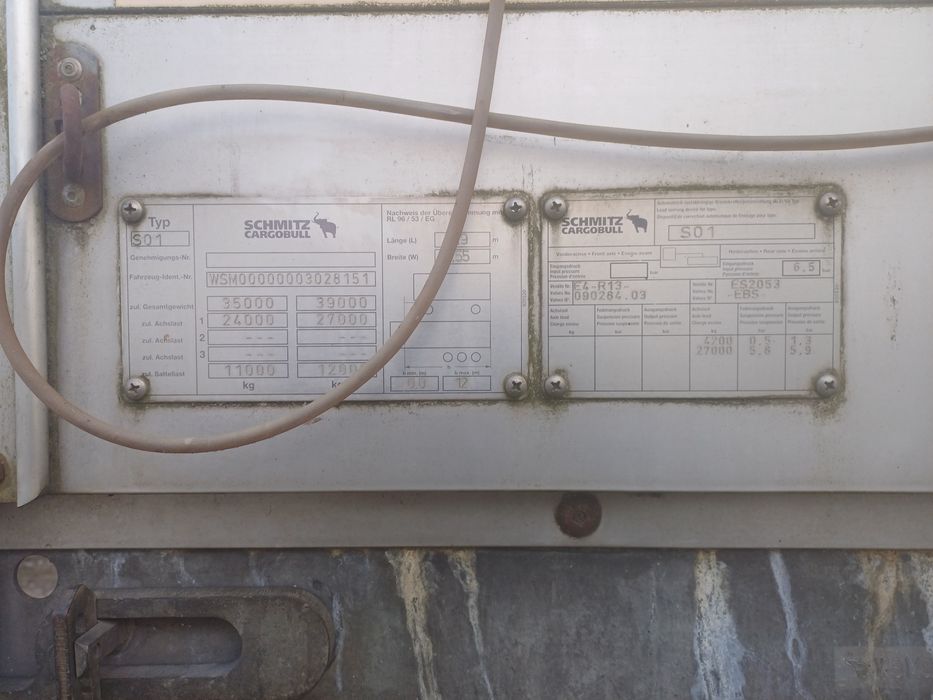 Dezmembrez  semiremorca  Schmitz.