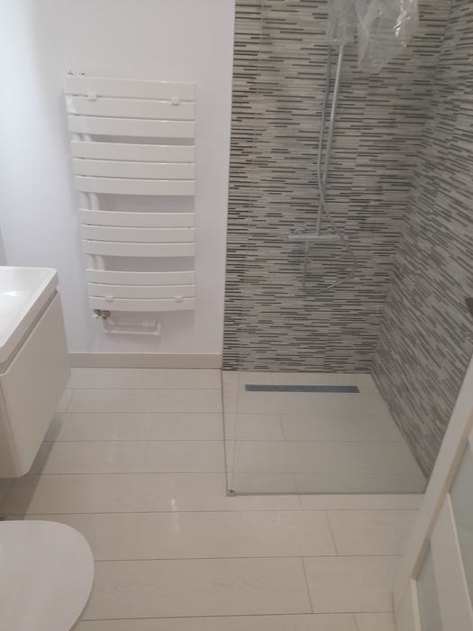Montez faianta-gresie si instalatii sanitare si electrice