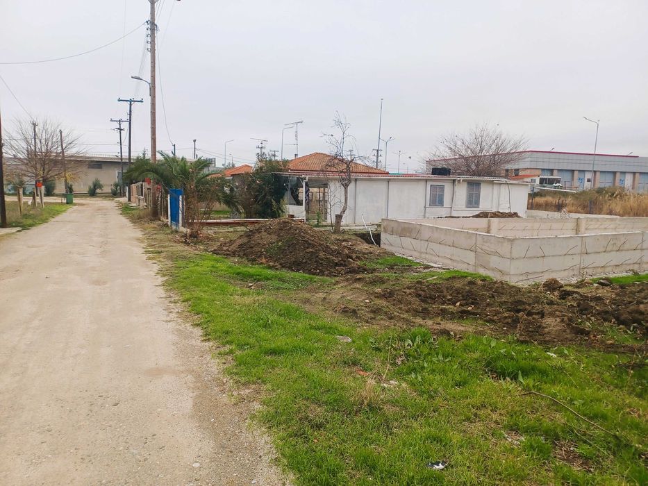 Строеж за инвестиционна къща с 3 студия  в Неа Врасна, Гърция