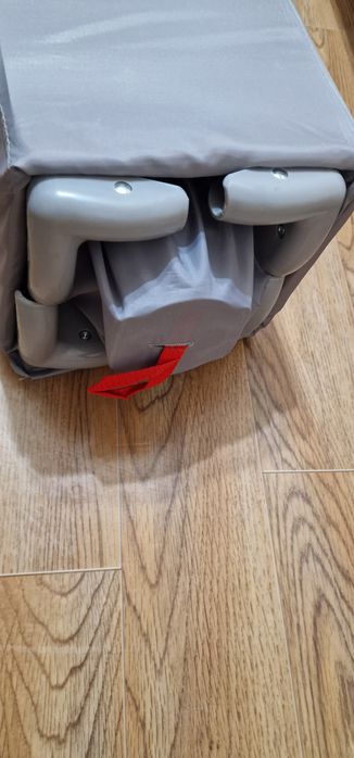 Кроватка манеж очень удобная,переносная в сумке.