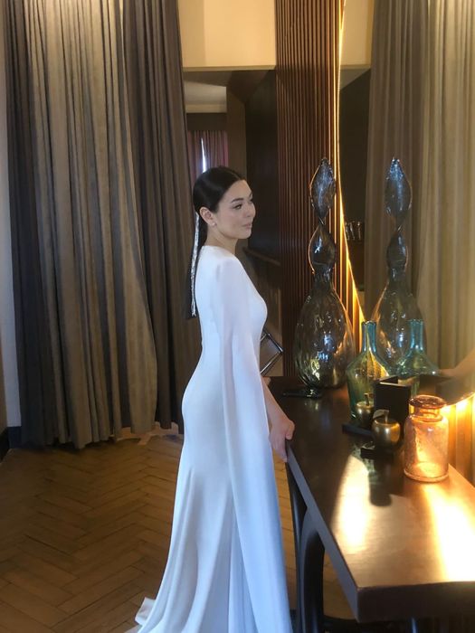 Белое платье со шлейфом