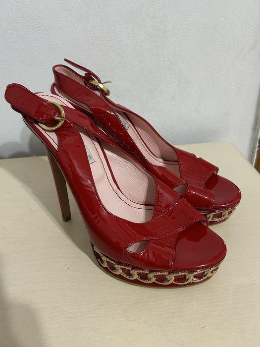 Каблуки красные, босоножки