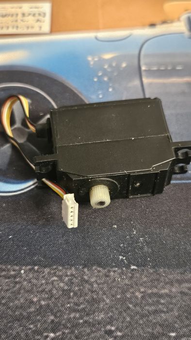 Сервопривод от Remo hobby 1:16