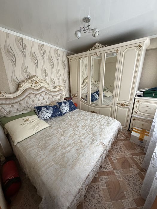 Продам спальный гарнитур