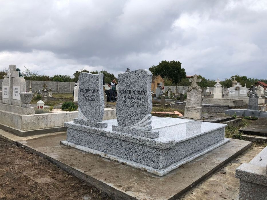 Monumente funerare complecte