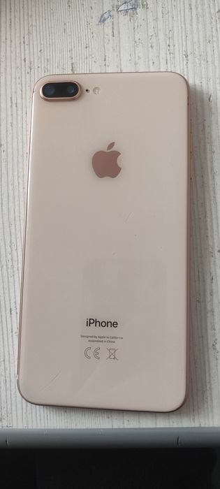 Продам айфон 8+ .