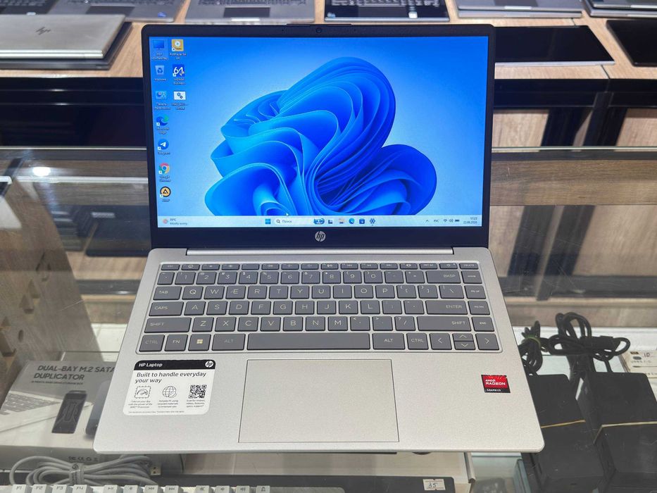 HP Laptop 14"HD  Ryzen 5 7520U RAM 4 Gb DDR5 ssd 256