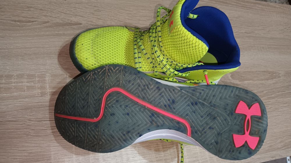 Adidași Under Armour
