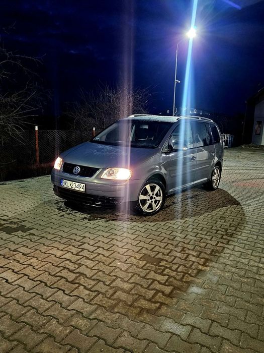 Vând wolsvagen touran din 2004