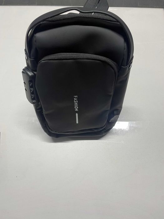 Чанта за през рамо с USB поддръжка за зареждане