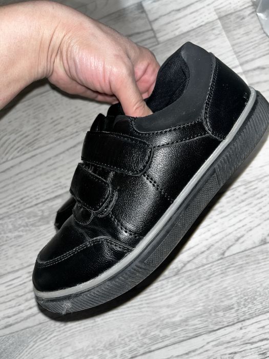 Продам туфли ботинки для мальчиков