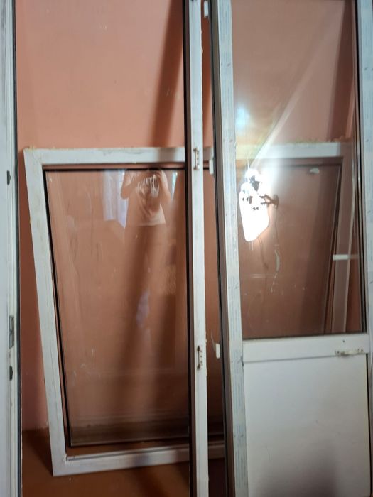 Продам пластиковые окна с дверью