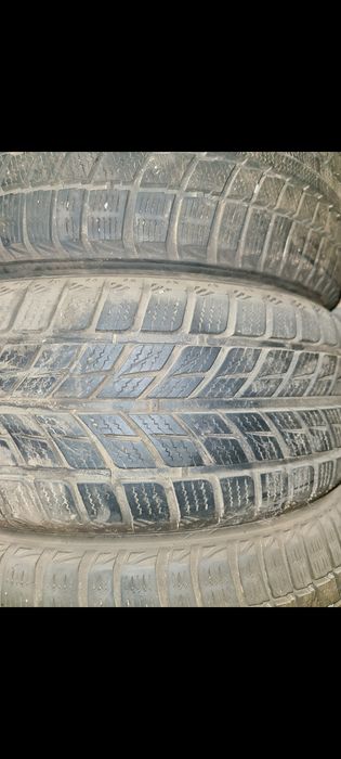 Шина на авто  мерс, тайота