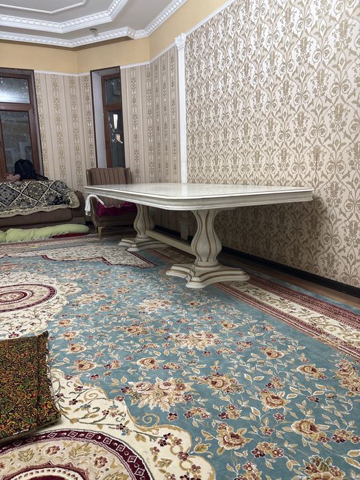 Стол деревянный для гостиной