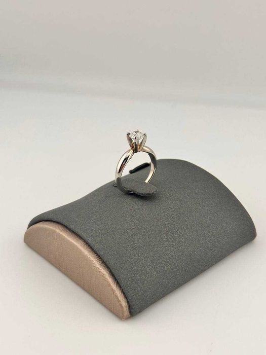 Кольцо с бриллиантом  0,68 карат 3,42г