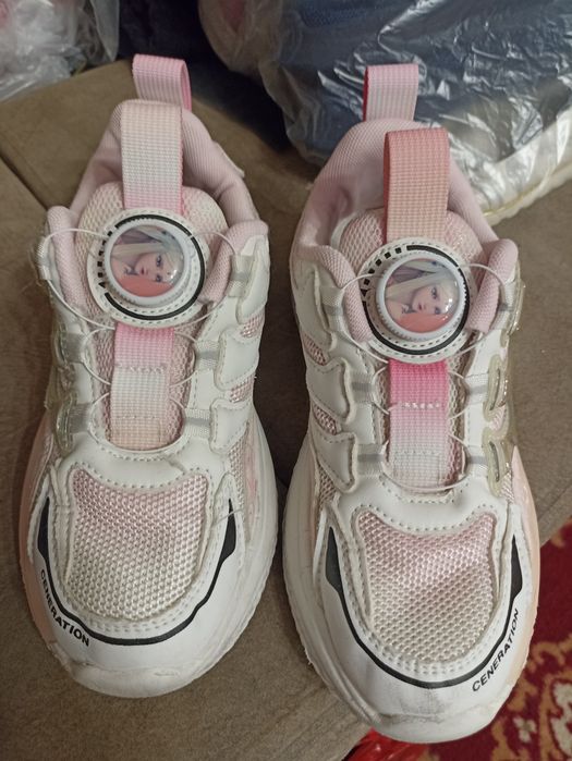 Кроссовки на девочку