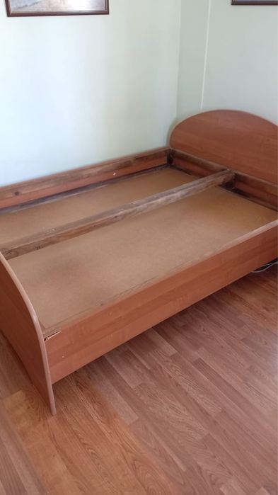 Двуспальная кровать с матрасом