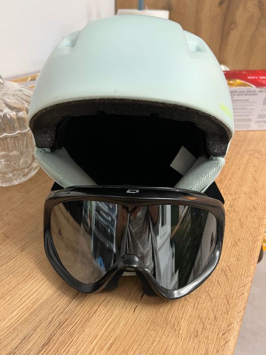 De vânzare Boots Vans/ booti snowboard și cască snowboard