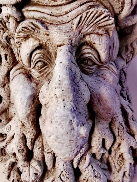 Антикварна глава скулптура фигура статуя горски дух зеления човек фавн