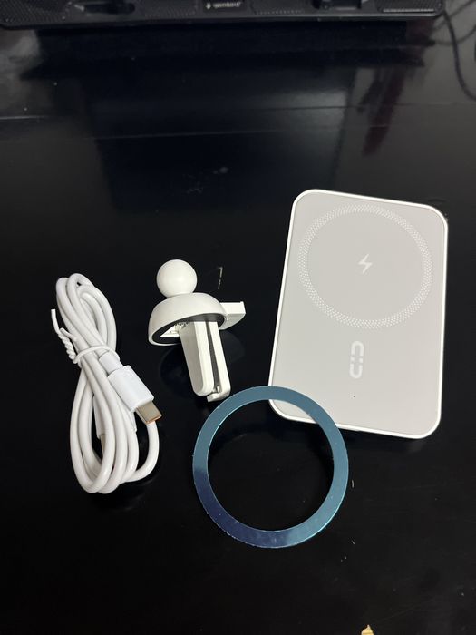 Suport magnetic cu incarcare wireless