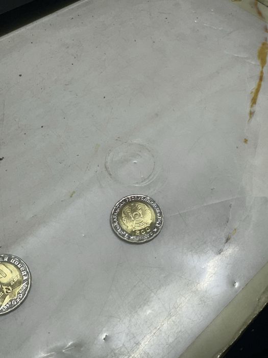 Продам монеты -200тг
