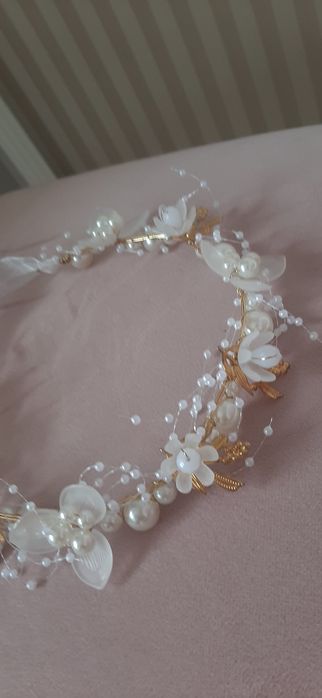 Cordeluta eleganta alba.