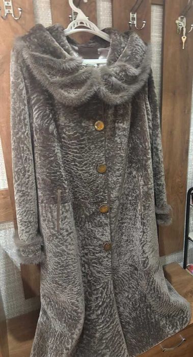 Продам шубу женскую